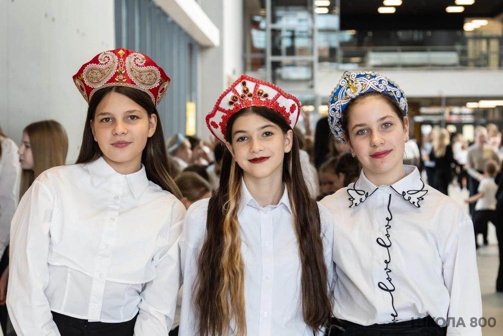 Единство в многообразии: в Школе 800 с размахом провели Фестиваль народов России