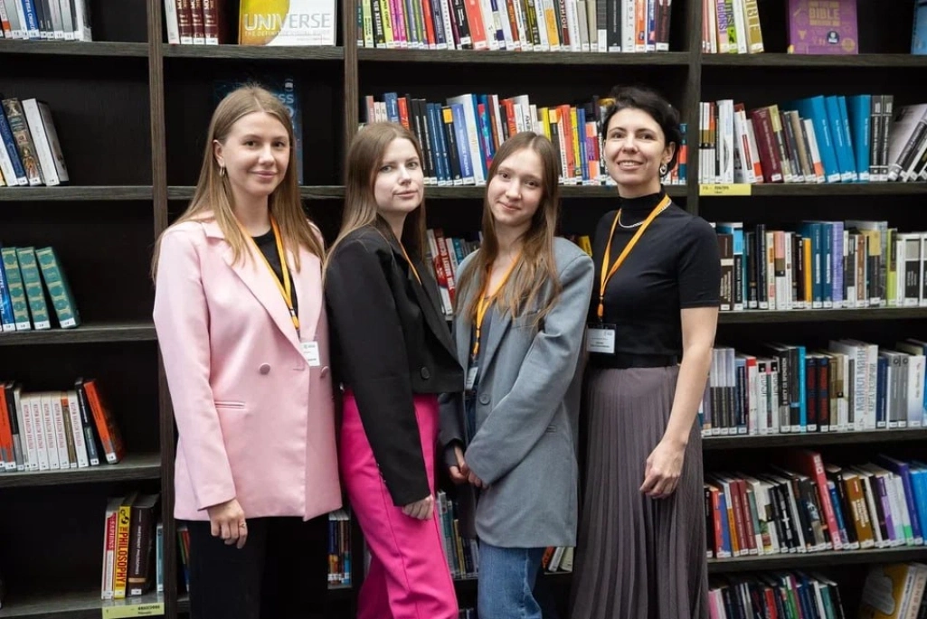 Учителя математики и физики Школы 800 прошли стажировку в 